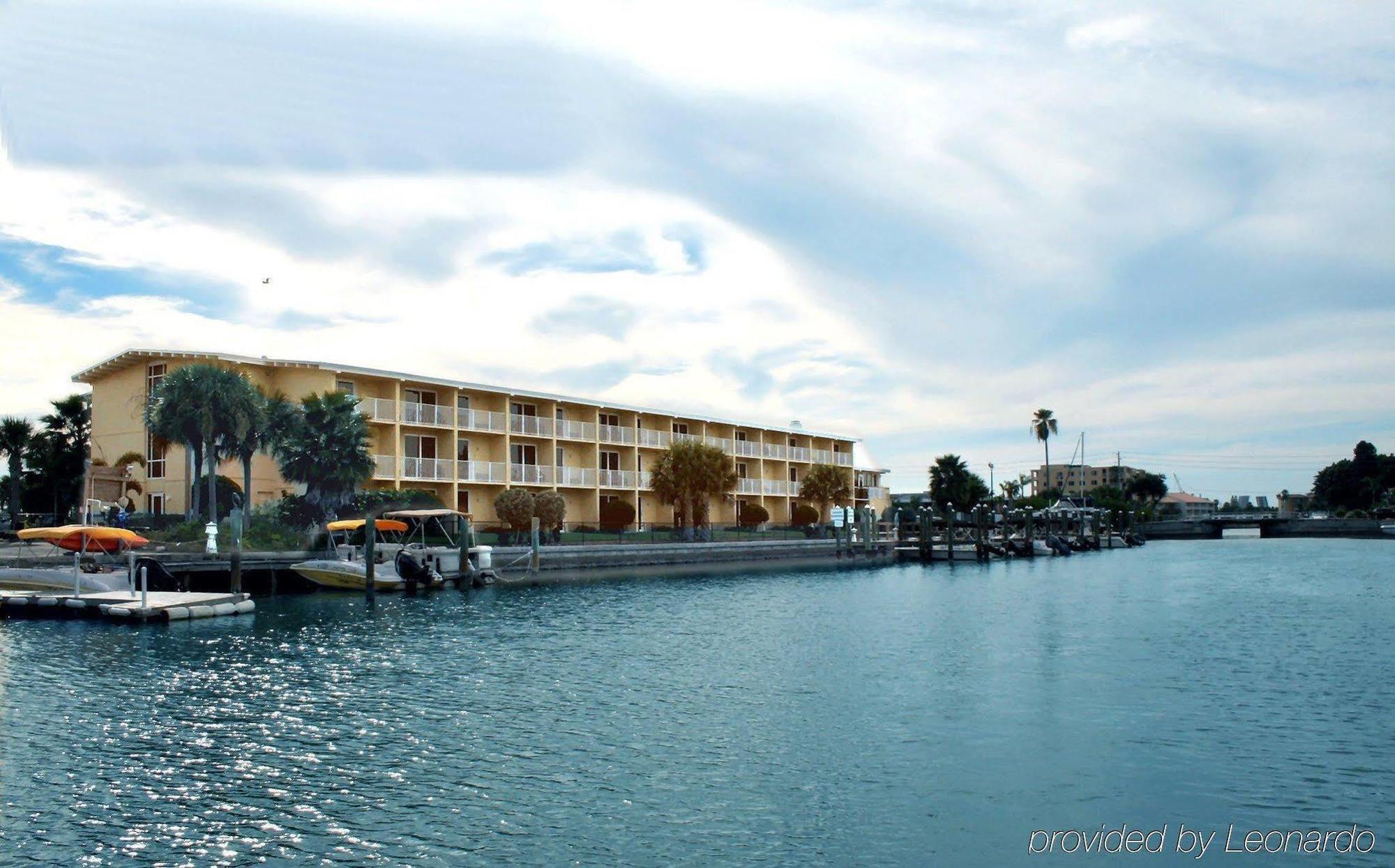 Treasure Island Hotel And Marina Сейнт Пийт Бийч Екстериор снимка