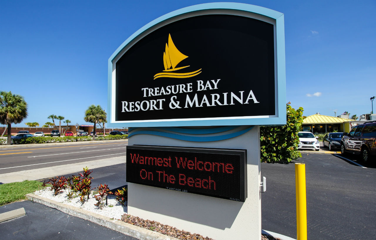 Treasure Island Hotel And Marina Сейнт Пийт Бийч Екстериор снимка